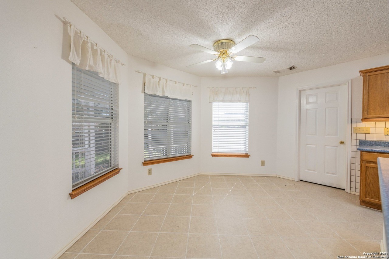 8210 Cantura Mls - Photo 4 of 32