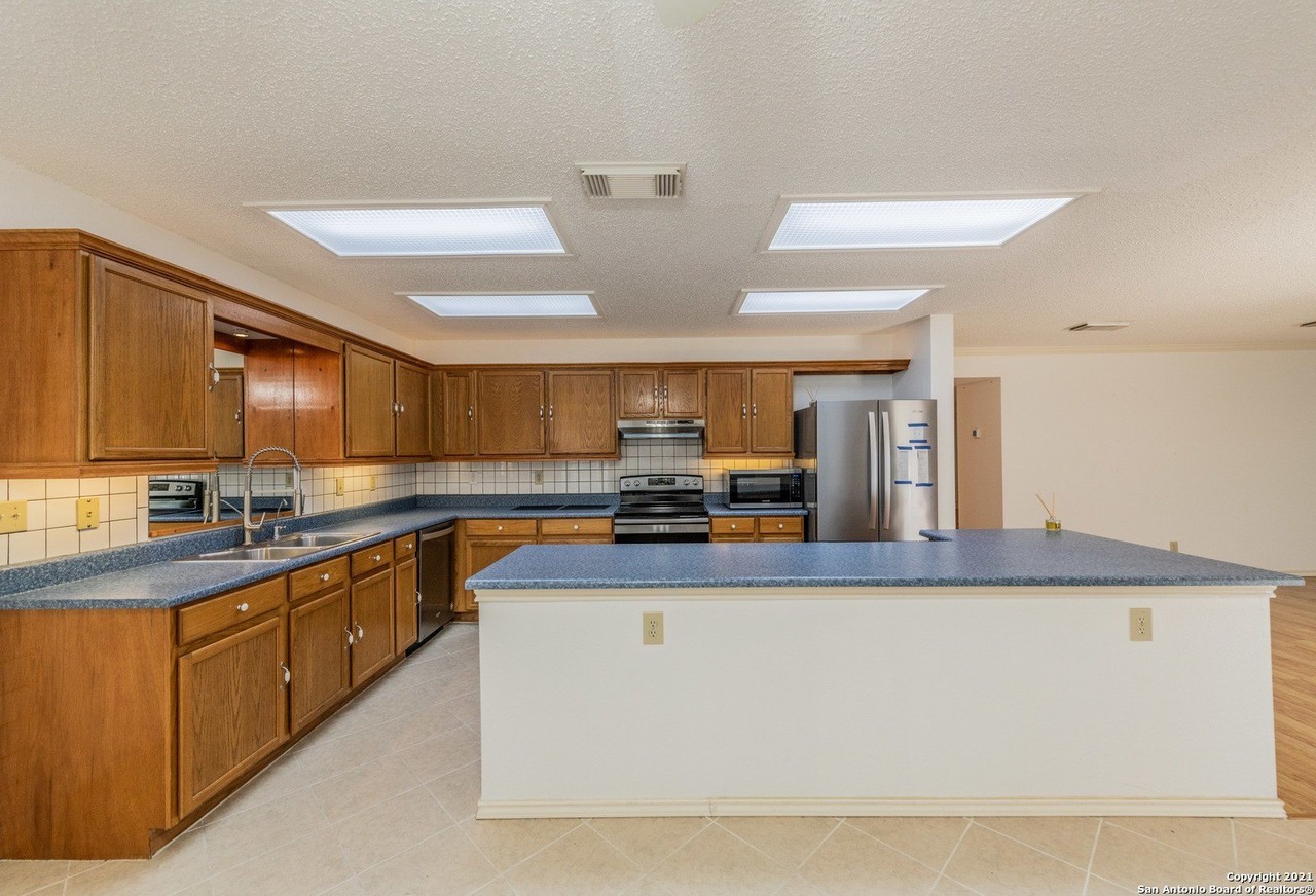 8210 Cantura Mls - Photo 6 of 32