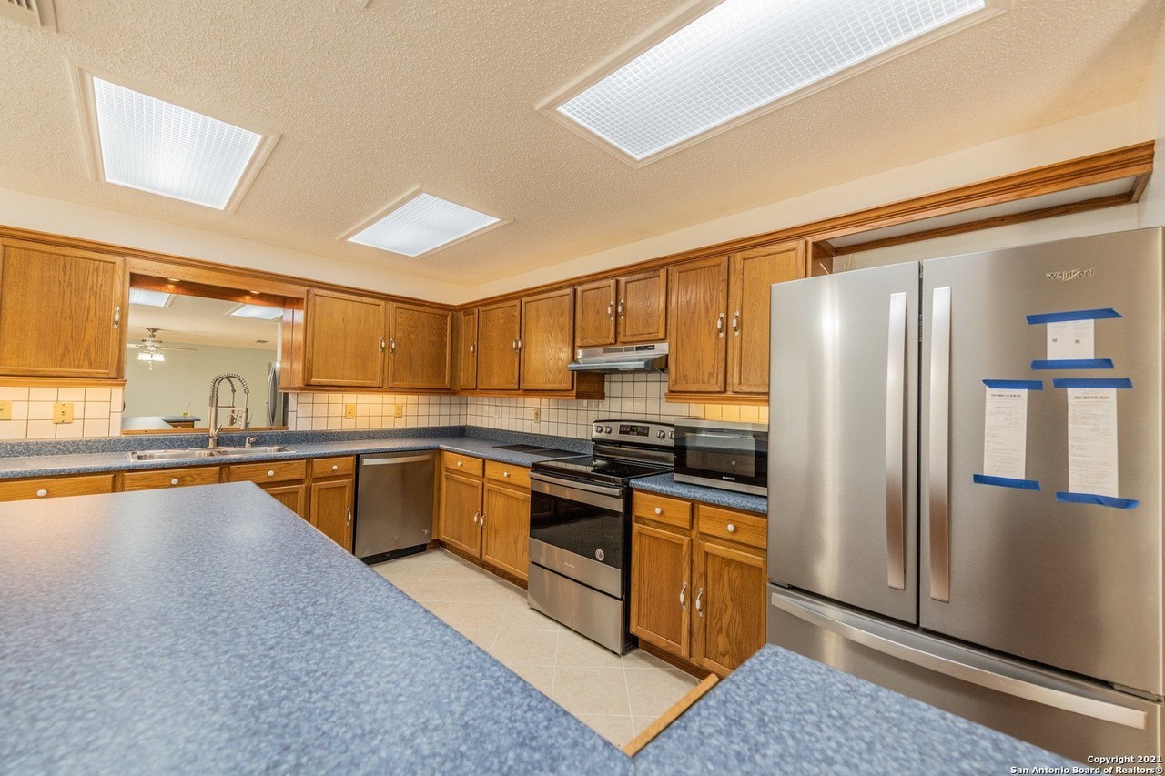 8210 Cantura Mls - Photo 7 of 32