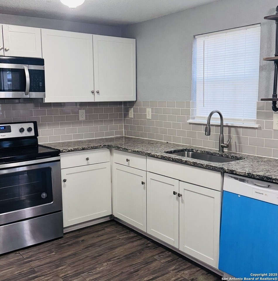 248 Clifford Ct #102 - Photo 3 of 15