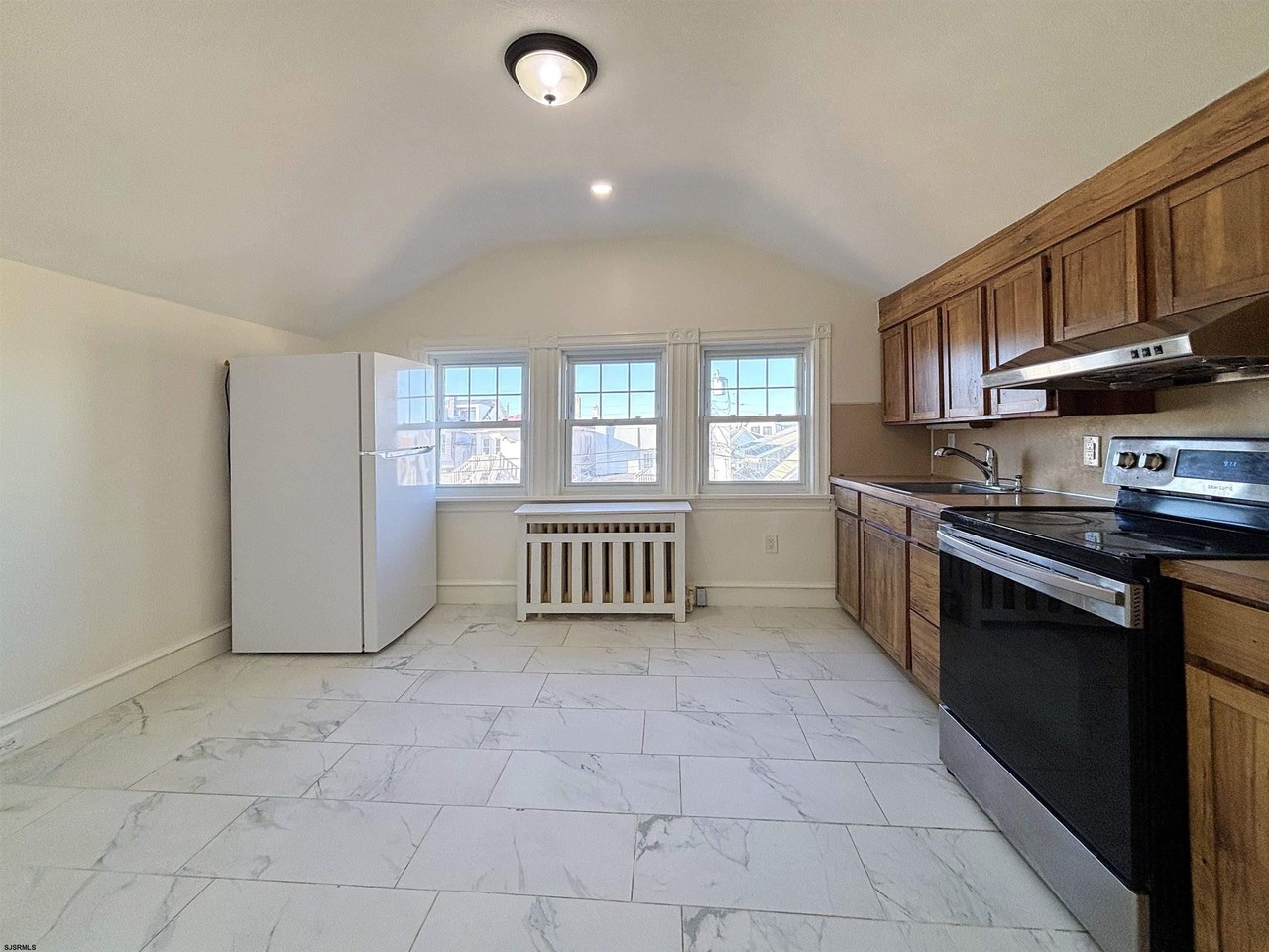 16 N Hillside Ave #2ndFL - Photo 3 of 11