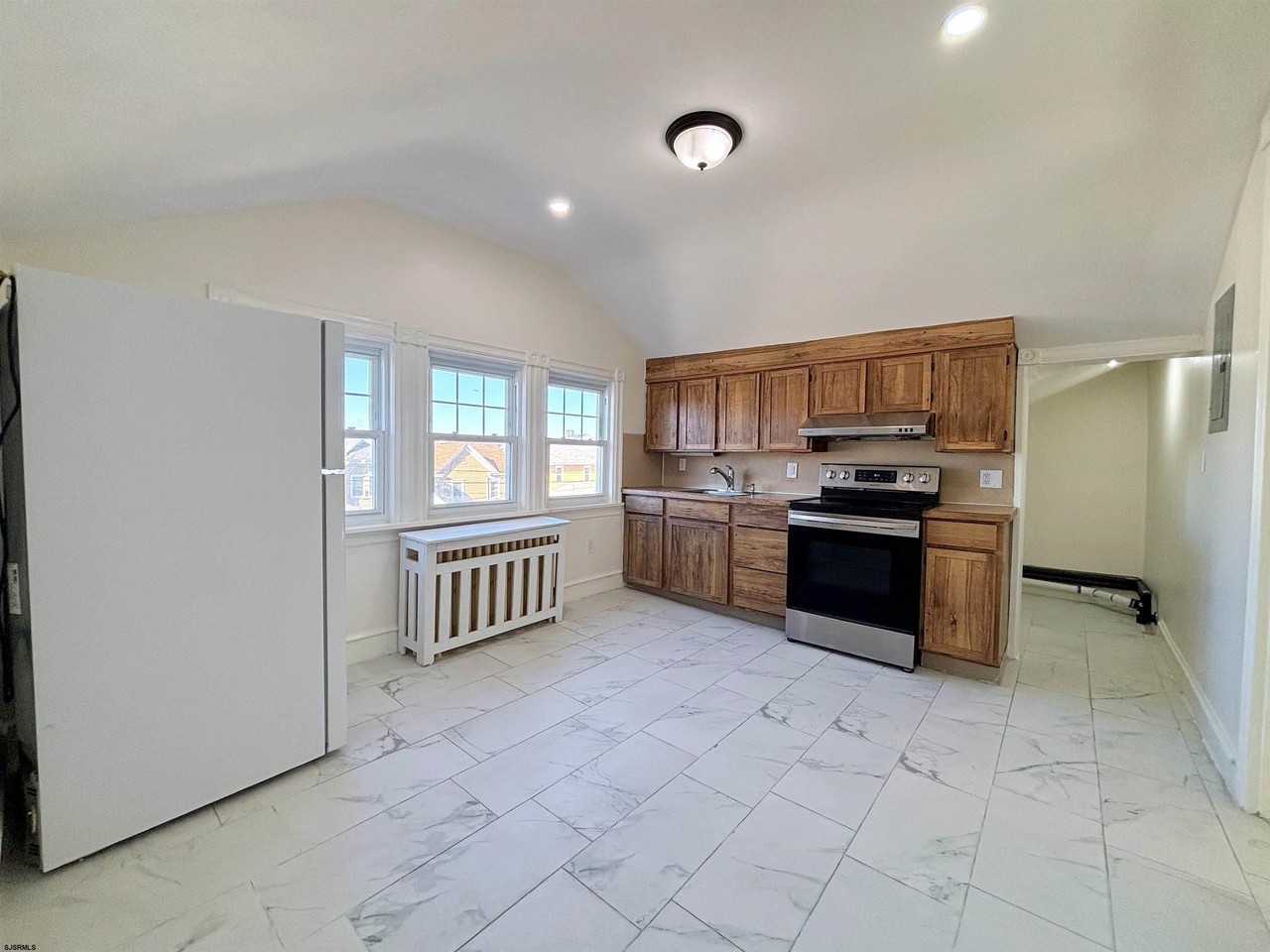 16 N Hillside Ave #2ndFL - Photo 4 of 11