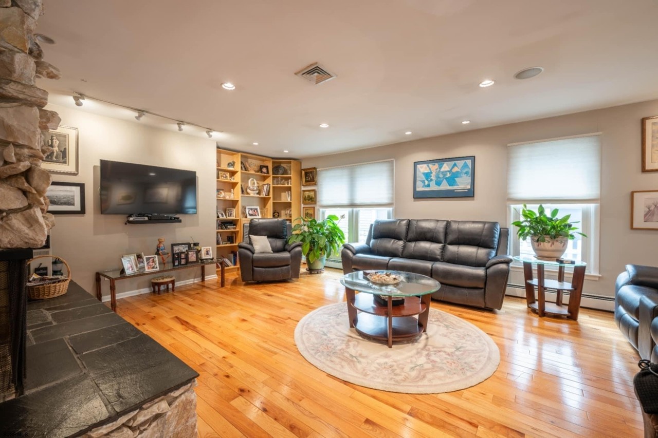 9 E Gilmar Cir - Photo 3 of 19