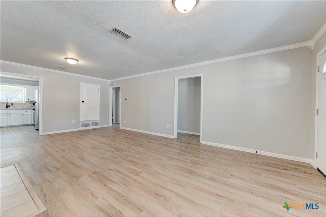 207 Dahlia Ct - Photo 6 of 40