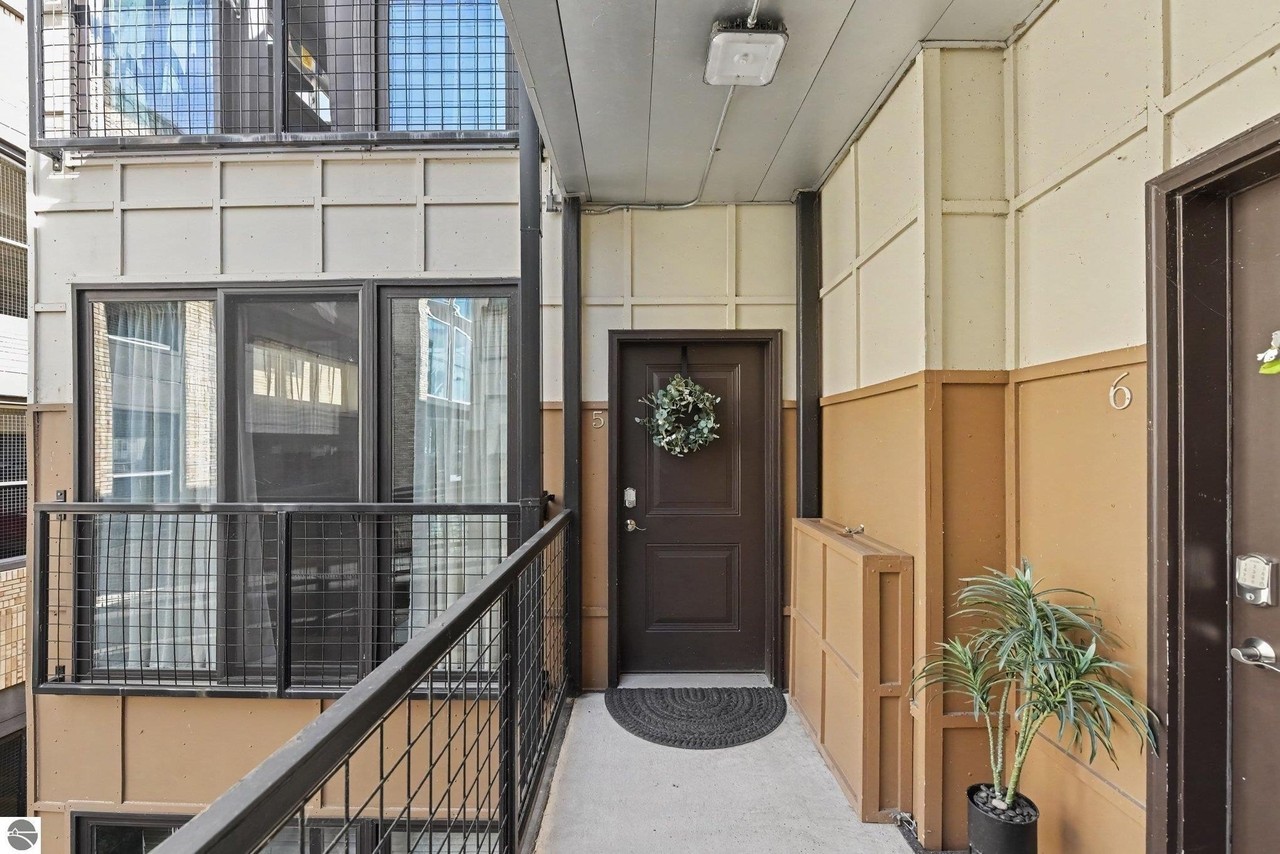 119 E 8th St - Photo 3 of 17