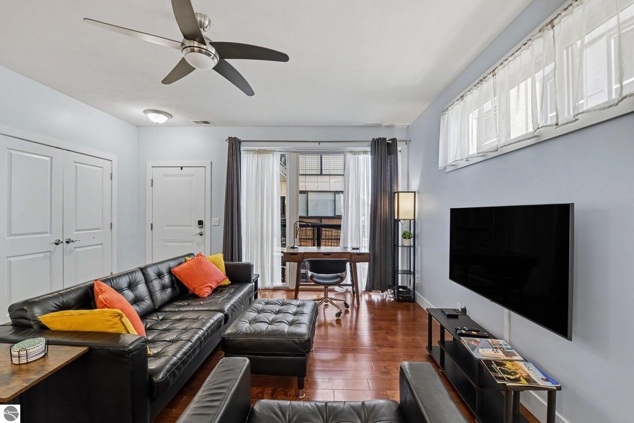 119 E 8th St - Photo 5 of 17