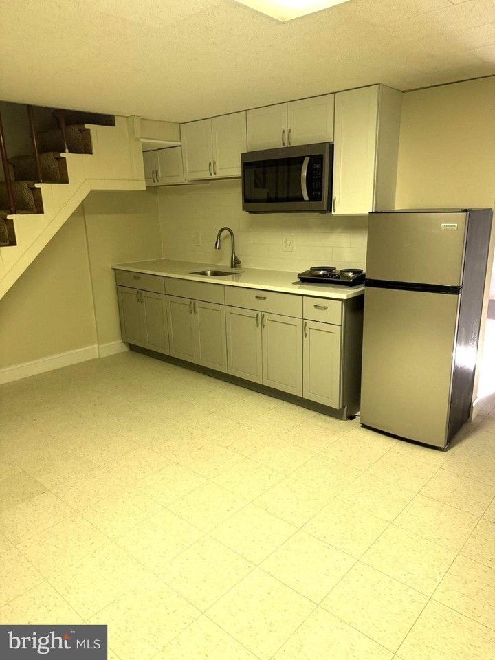 6823 Youngstown Ave #B - Photo 2 of 8
