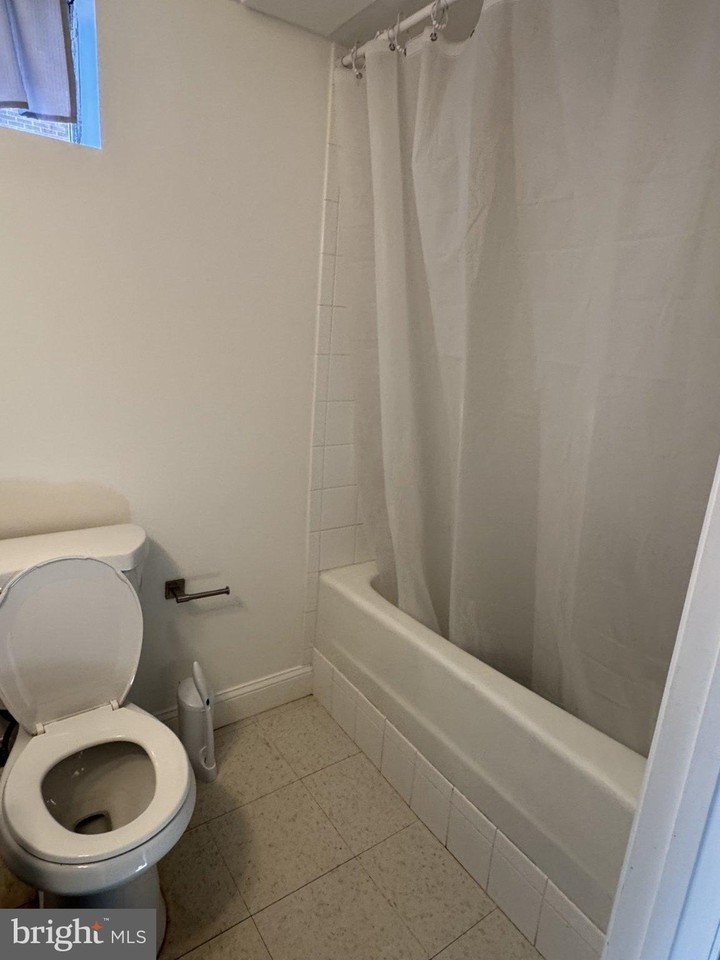 6823 Youngstown Ave #B - Photo 5 of 8