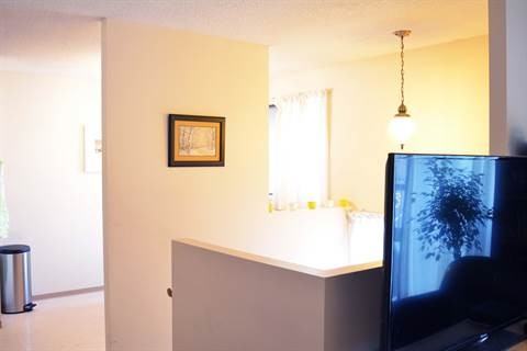 93 Mapleridge Ave - Photo 3 of 6