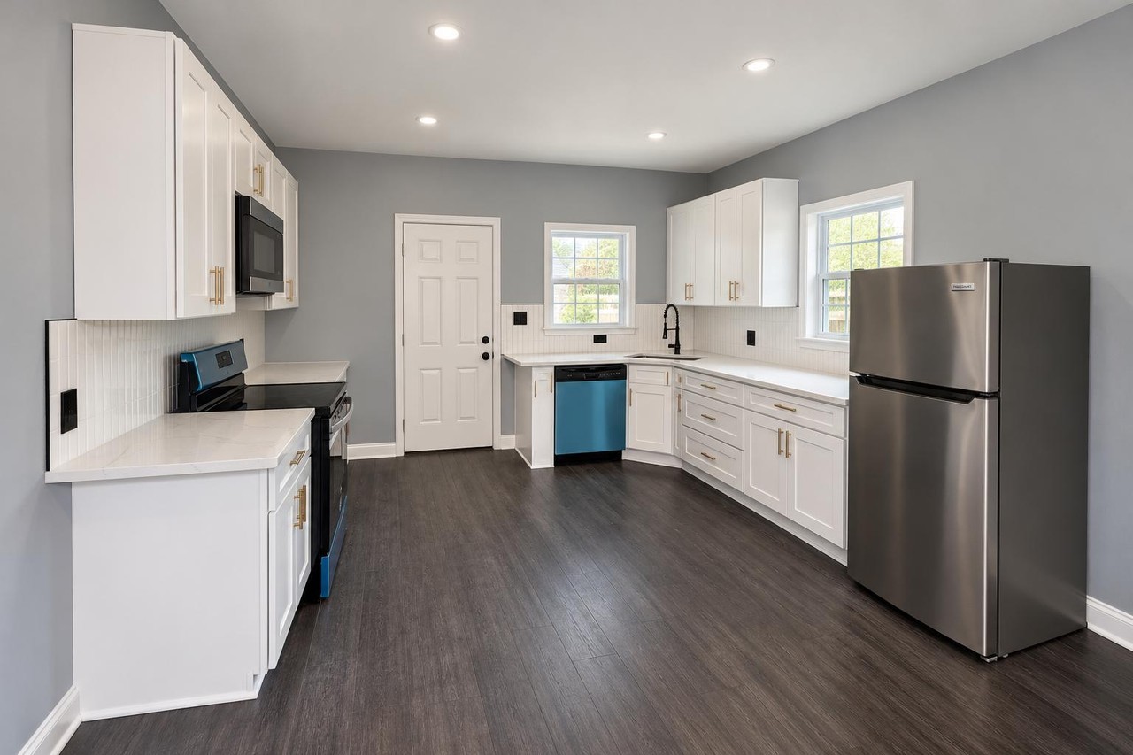 53rd Pl Se - Photo 2 of 4