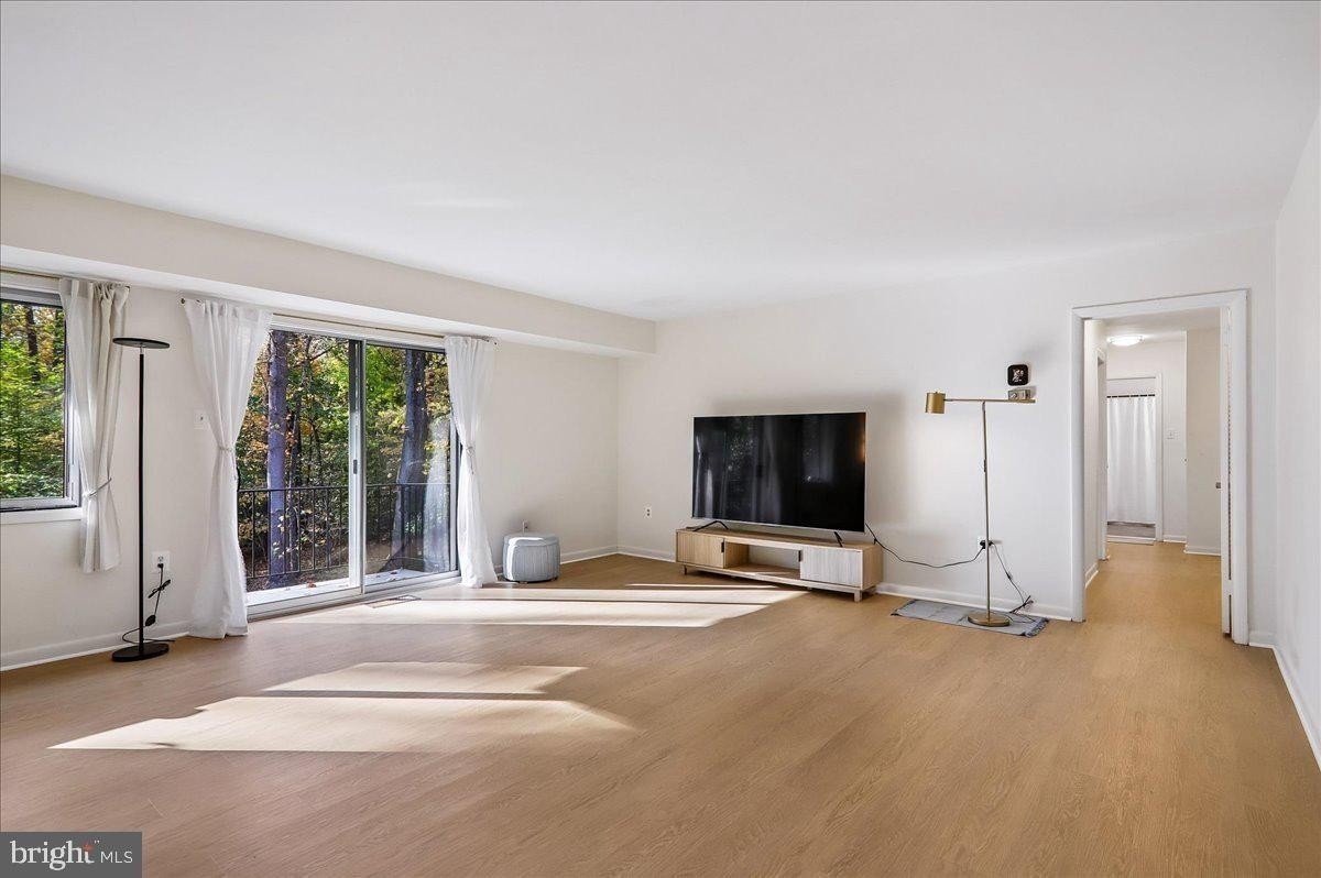 10649 Weymouth St #103 - Photo 5 of 50