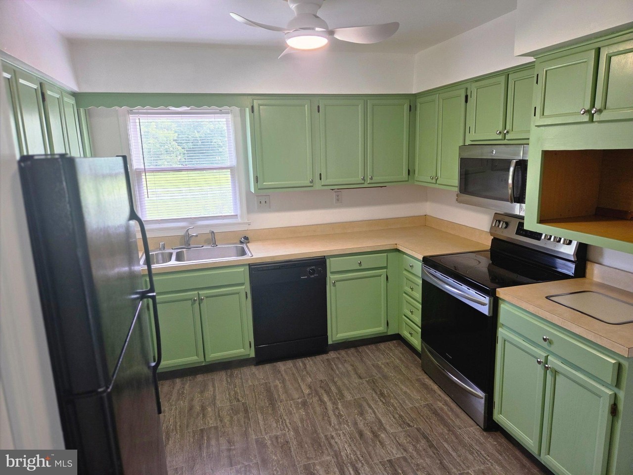 16400 Candy Hill Rd - Photo 4 of 28