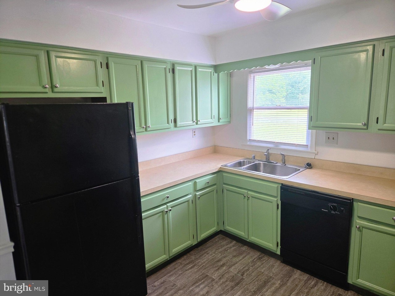 16400 Candy Hill Rd - Photo 5 of 28