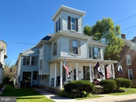 featured image of 226 S Washington St #4
