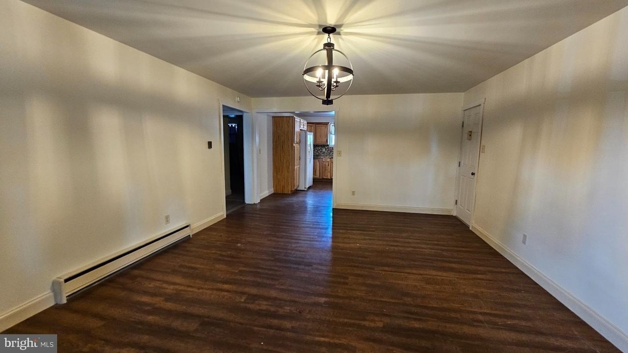 767 Roxbury Rd #D - Photo 6 of 14