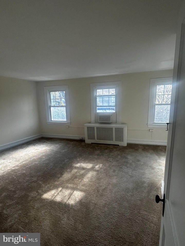 237 Haverford Ave - Photo 2 of 13