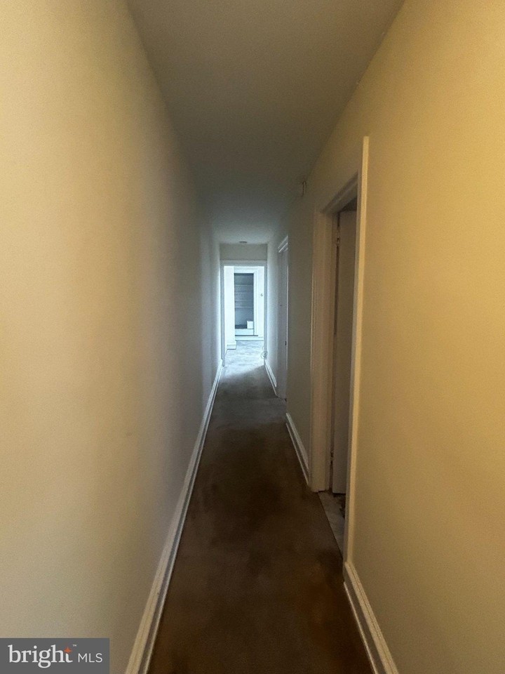 237 Haverford Ave - Photo 4 of 13