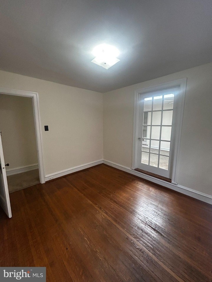 237 Haverford Ave - Photo 5 of 13