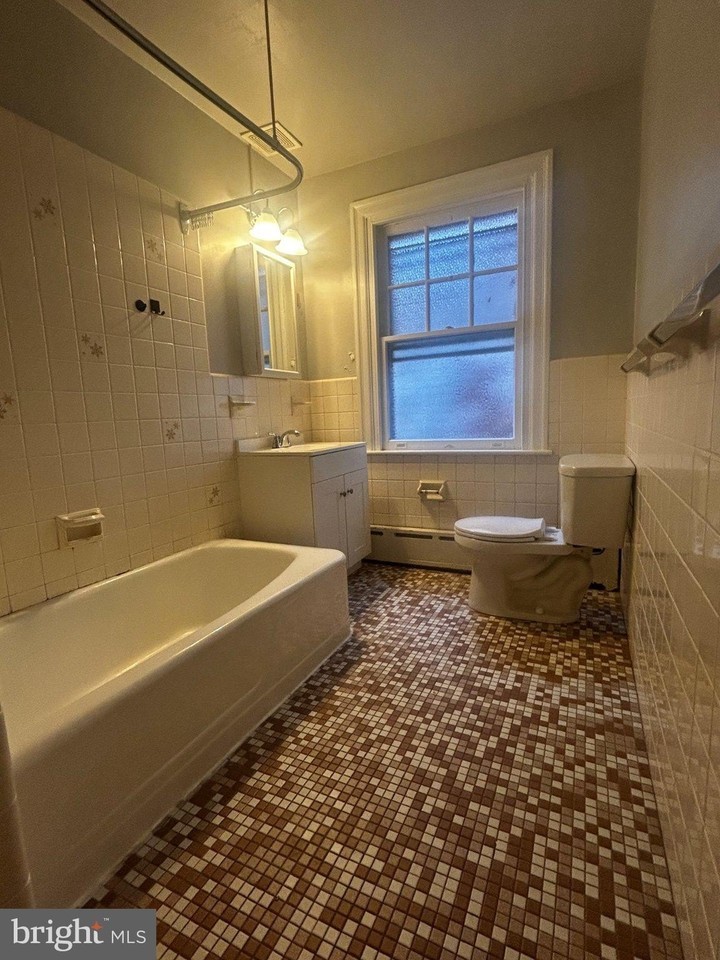 237 Haverford Ave - Photo 6 of 13