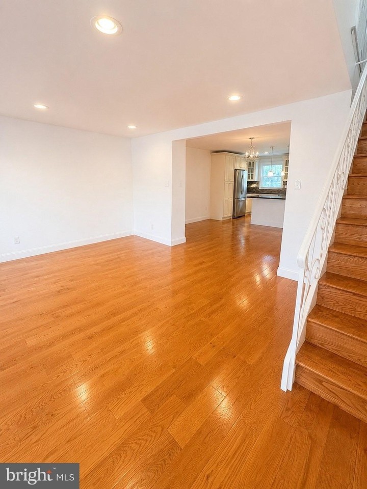 3646 Genesee Dr - Photo 3 of 23