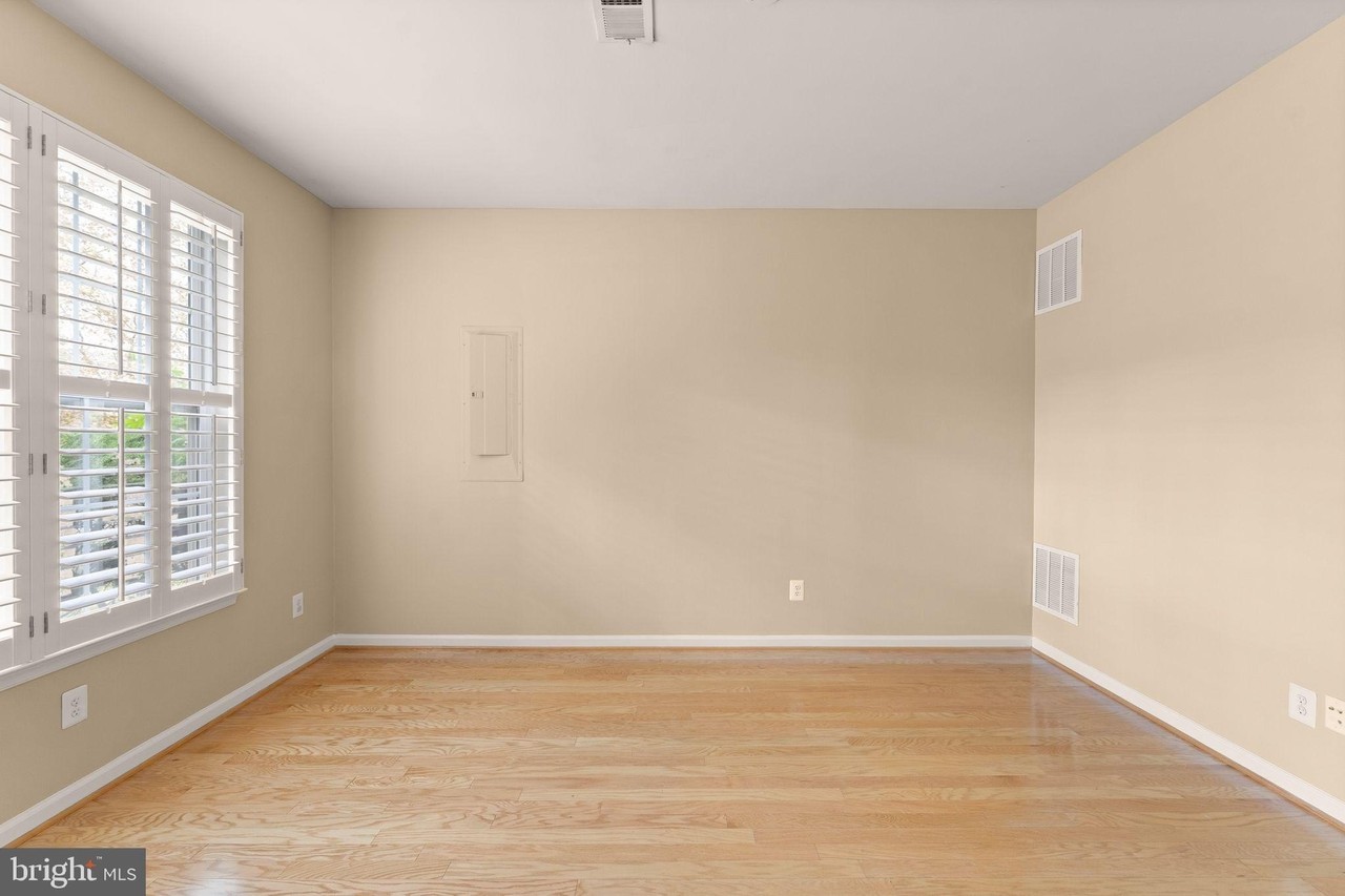 23005 Bulwark Ter - Photo 6 of 50
