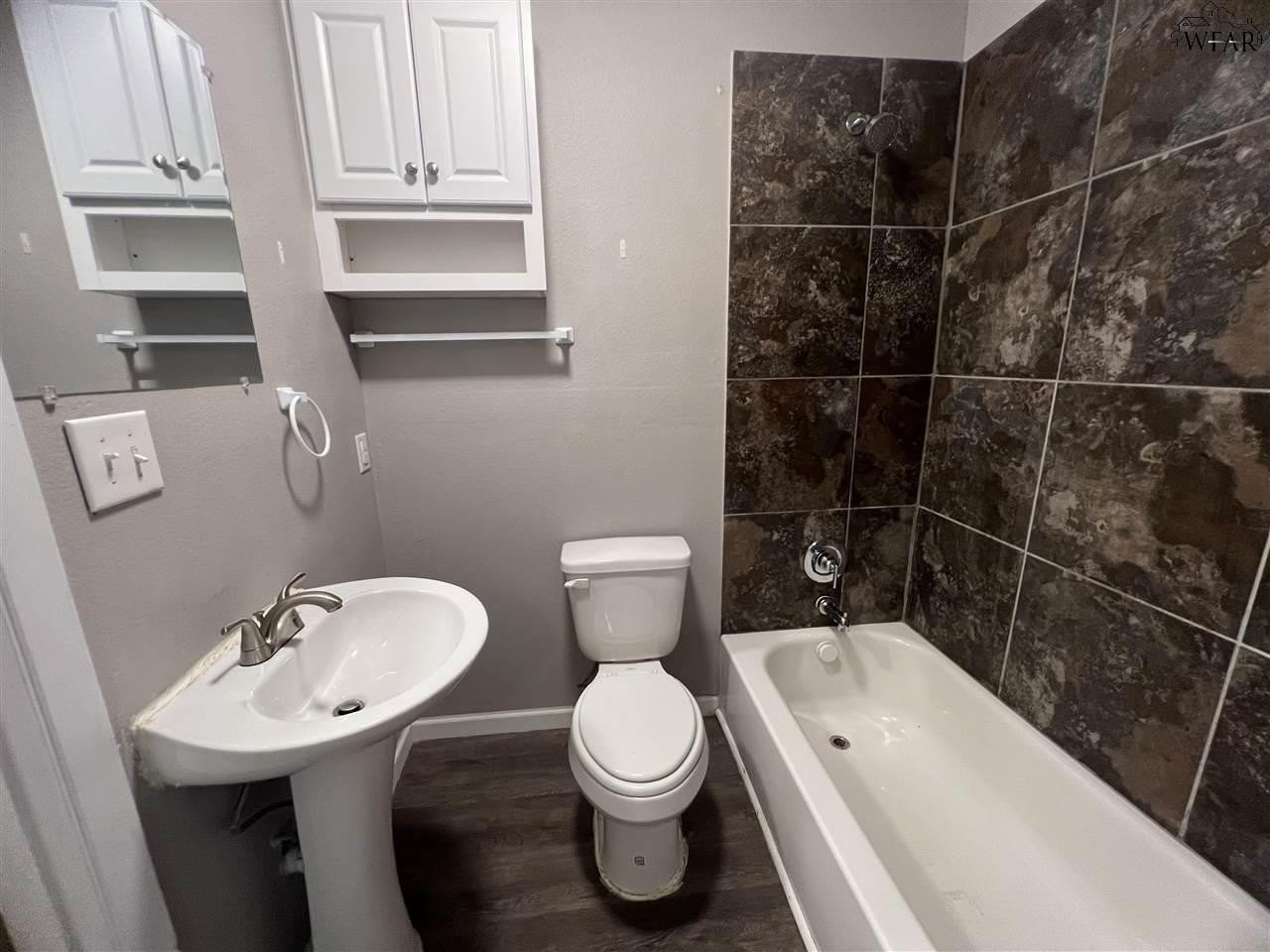 1104 Bluff St #B - Photo 7 of 11
