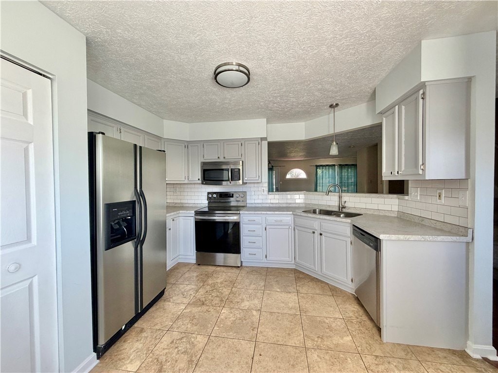 475 Cherryhill Dr - Photo 3 of 28
