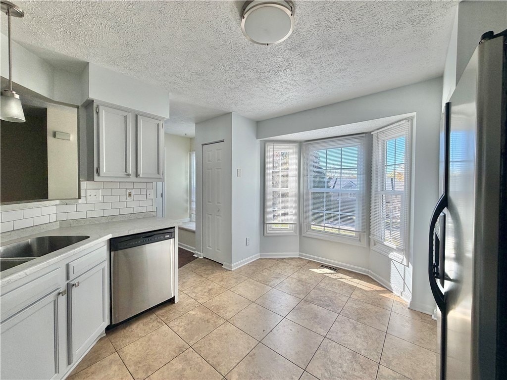 475 Cherryhill Dr - Photo 5 of 28