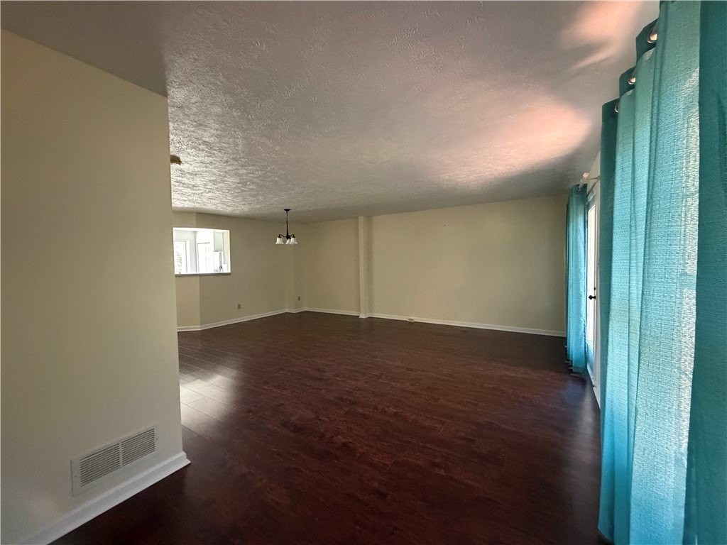 475 Cherryhill Dr - Photo 6 of 28