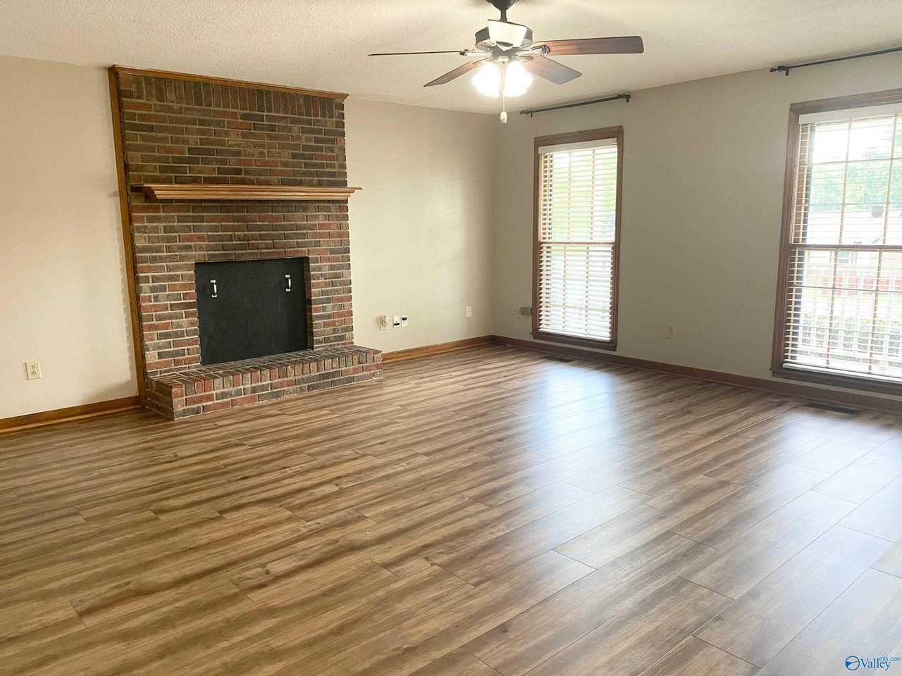 114 Jane Dr - Photo 2 of 15