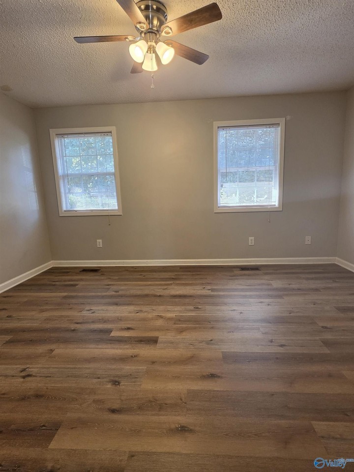 2317 Euclid Rd Nw - Photo 5 of 9