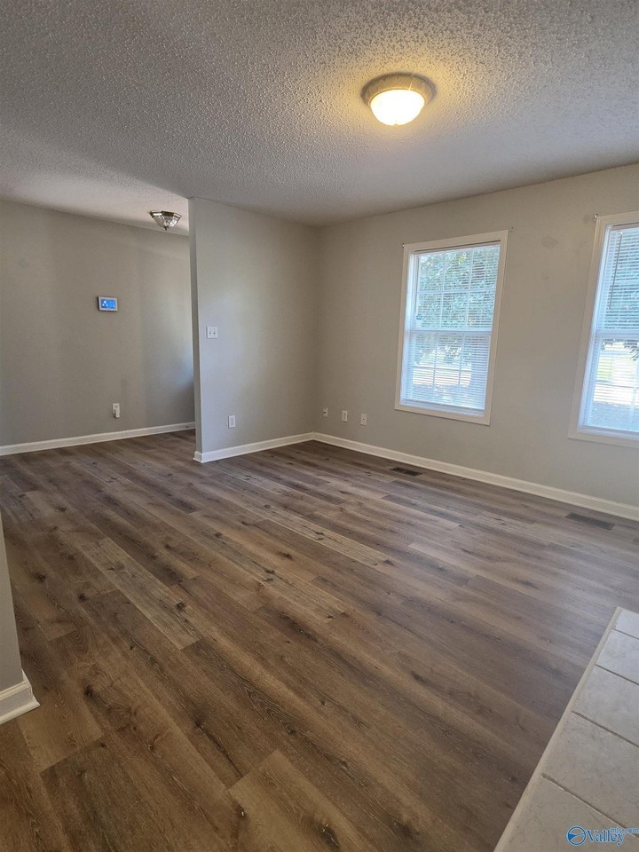 2317 Euclid Rd Nw - Photo 6 of 9