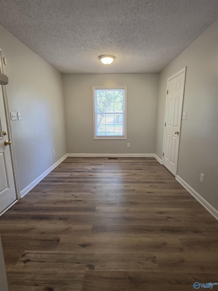 2317 Euclid Rd Nw - Photo 7 of 9