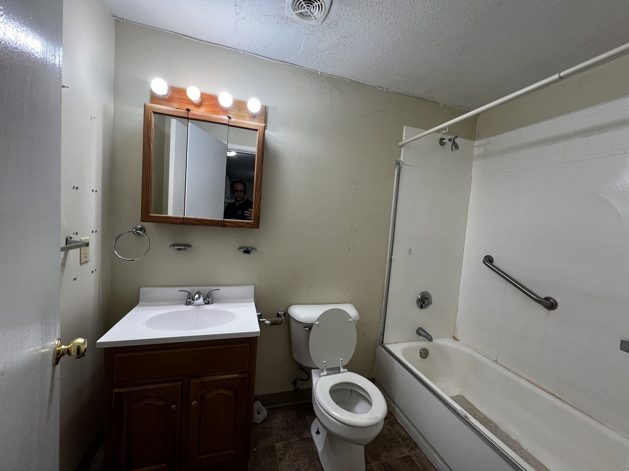 1 Adams Cir #2G - Photo 3 of 11