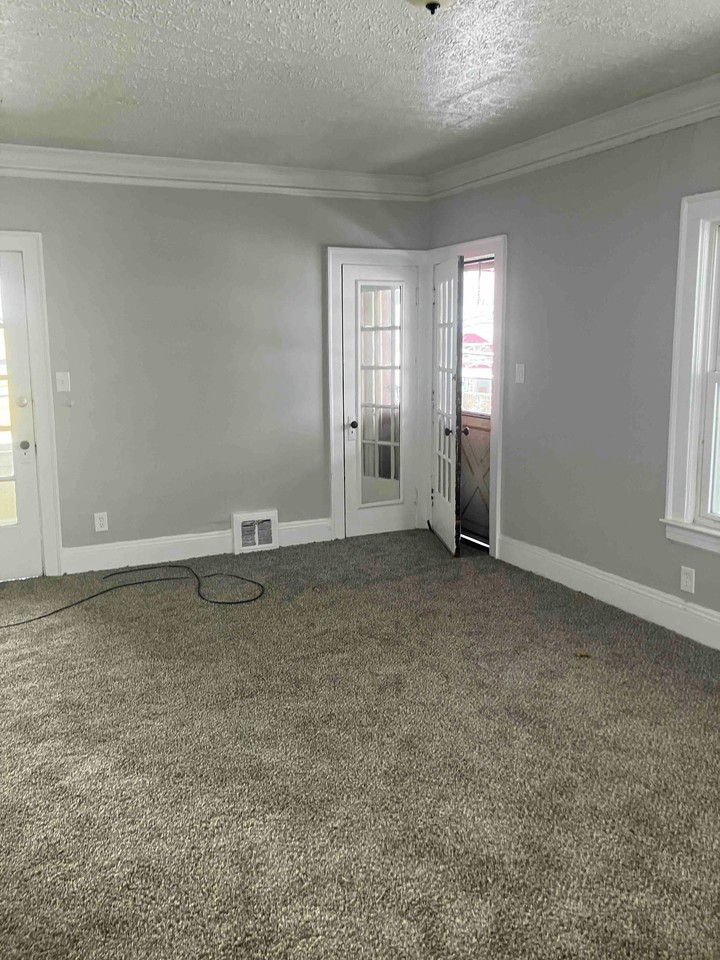 3615 E 146th St #2 - Photo 2 of 8