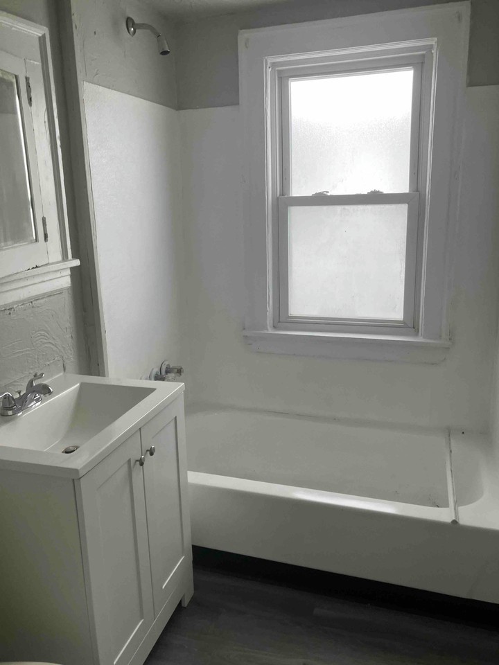 3615 E 146th St #2 - Photo 3 of 8