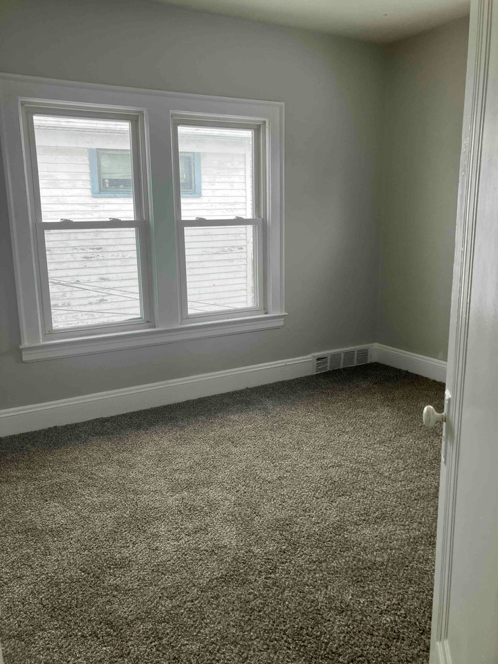 3615 E 146th St #2 - Photo 6 of 8