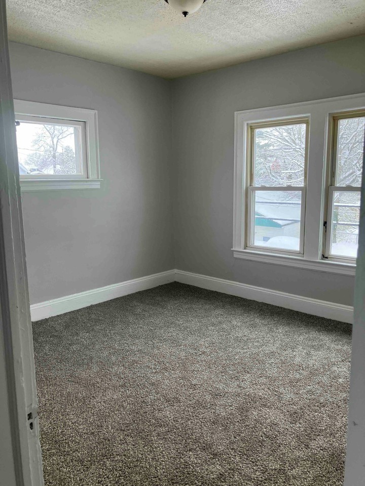 3615 E 146th St #2 - Photo 7 of 8