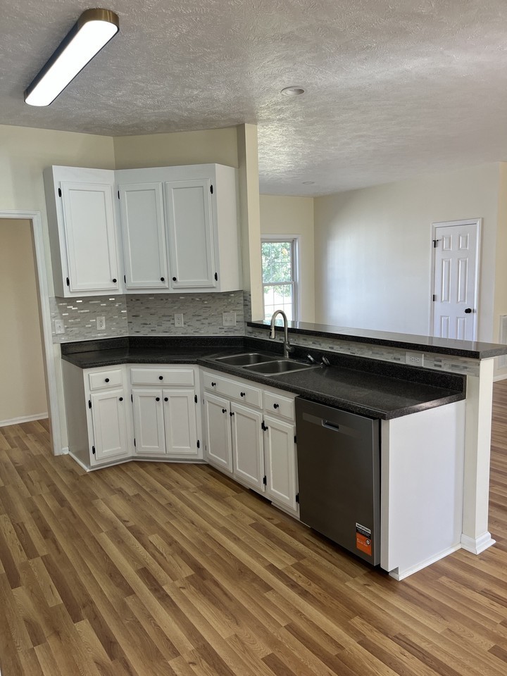 93 Springfield Ln - Photo 4 of 7