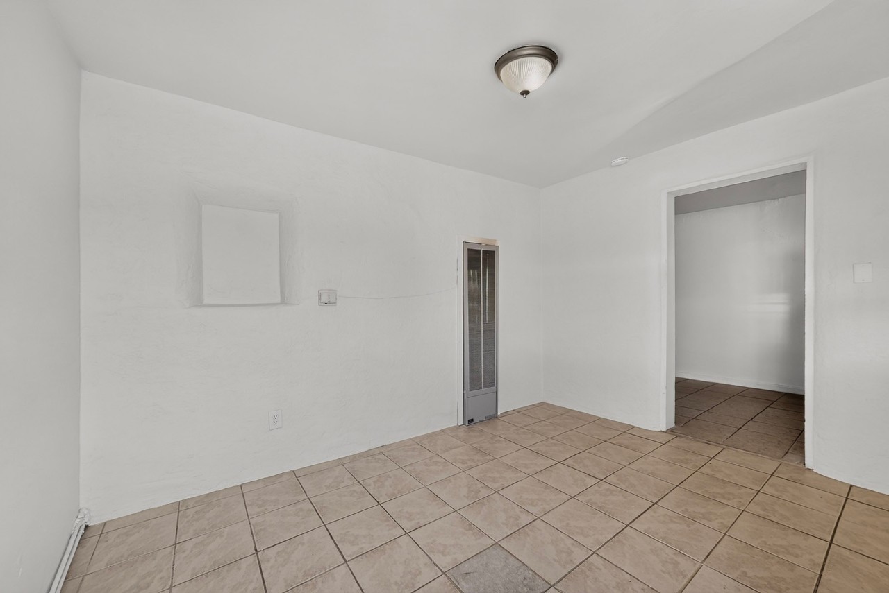 1219 Summer Ave Nw #3 - Photo 3 of 15