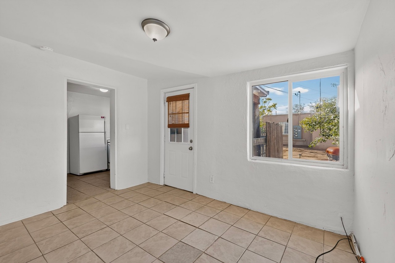 1219 Summer Ave Nw #3 - Photo 4 of 15