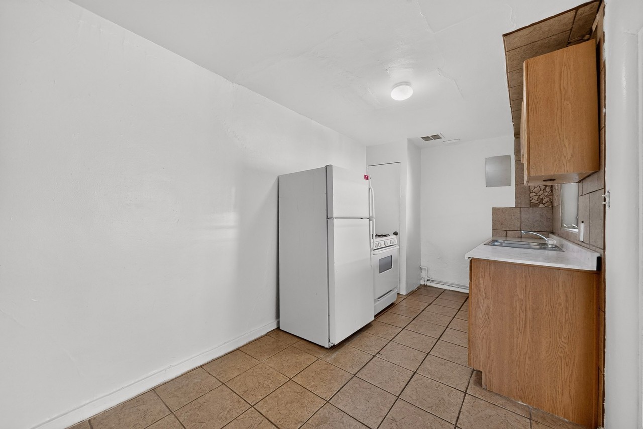 1219 Summer Ave Nw #3 - Photo 5 of 15