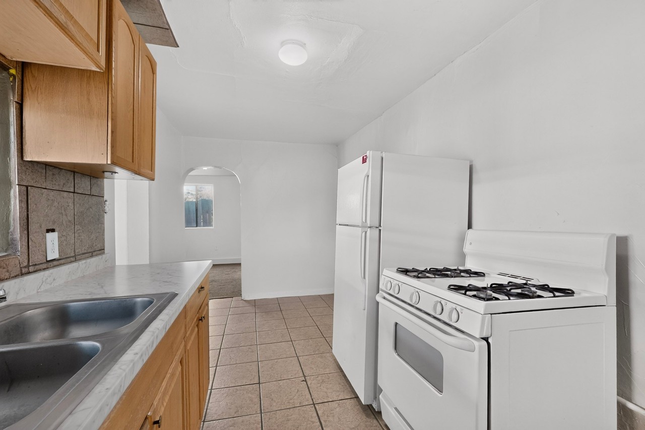 1219 Summer Ave Nw #3 - Photo 6 of 15