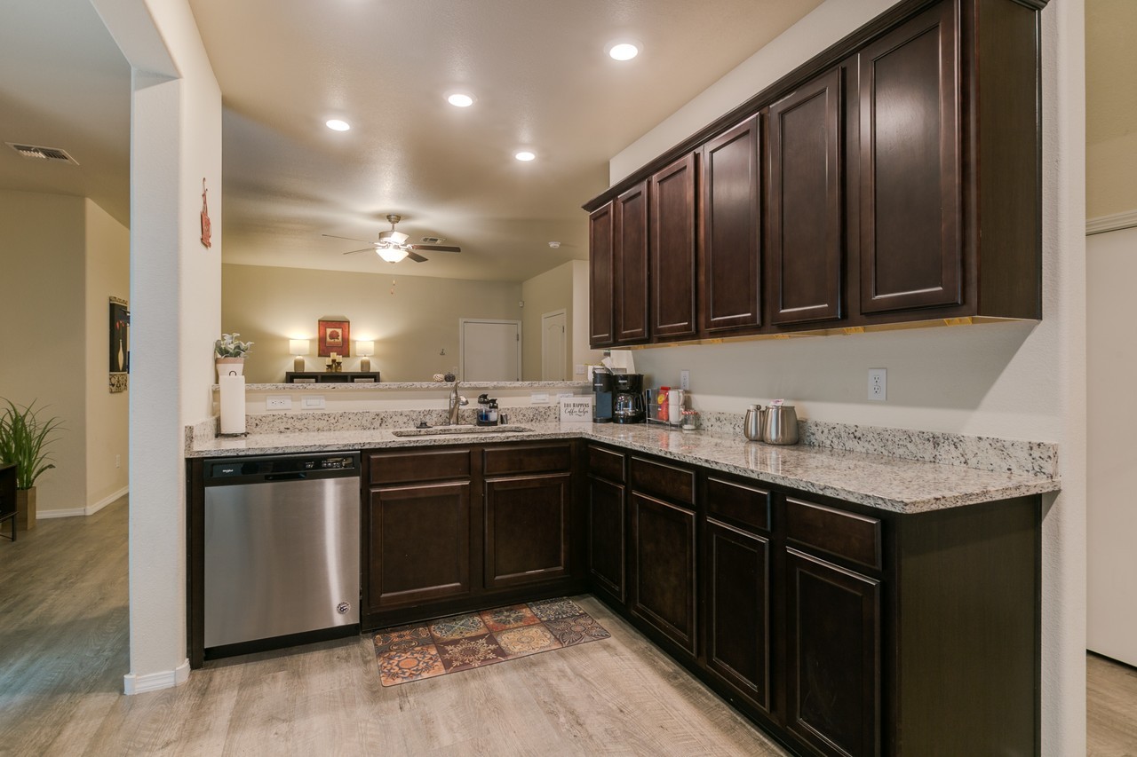 1528 Gulfstream Dr Se - Photo 5 of 15