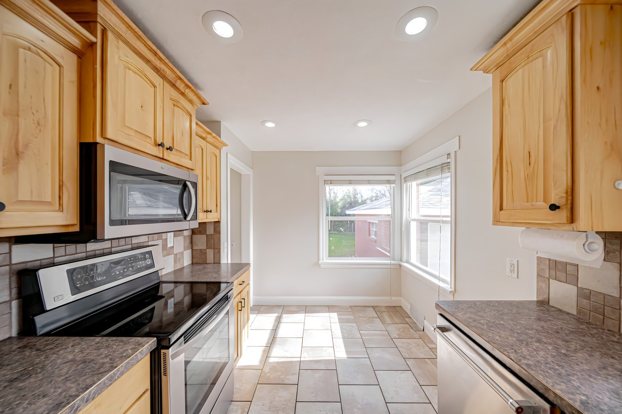 321 N Park Ave - Photo 2 of 12
