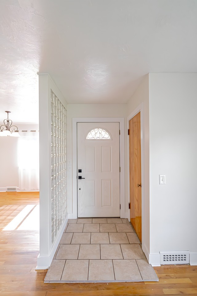 321 N Park Ave - Photo 5 of 12