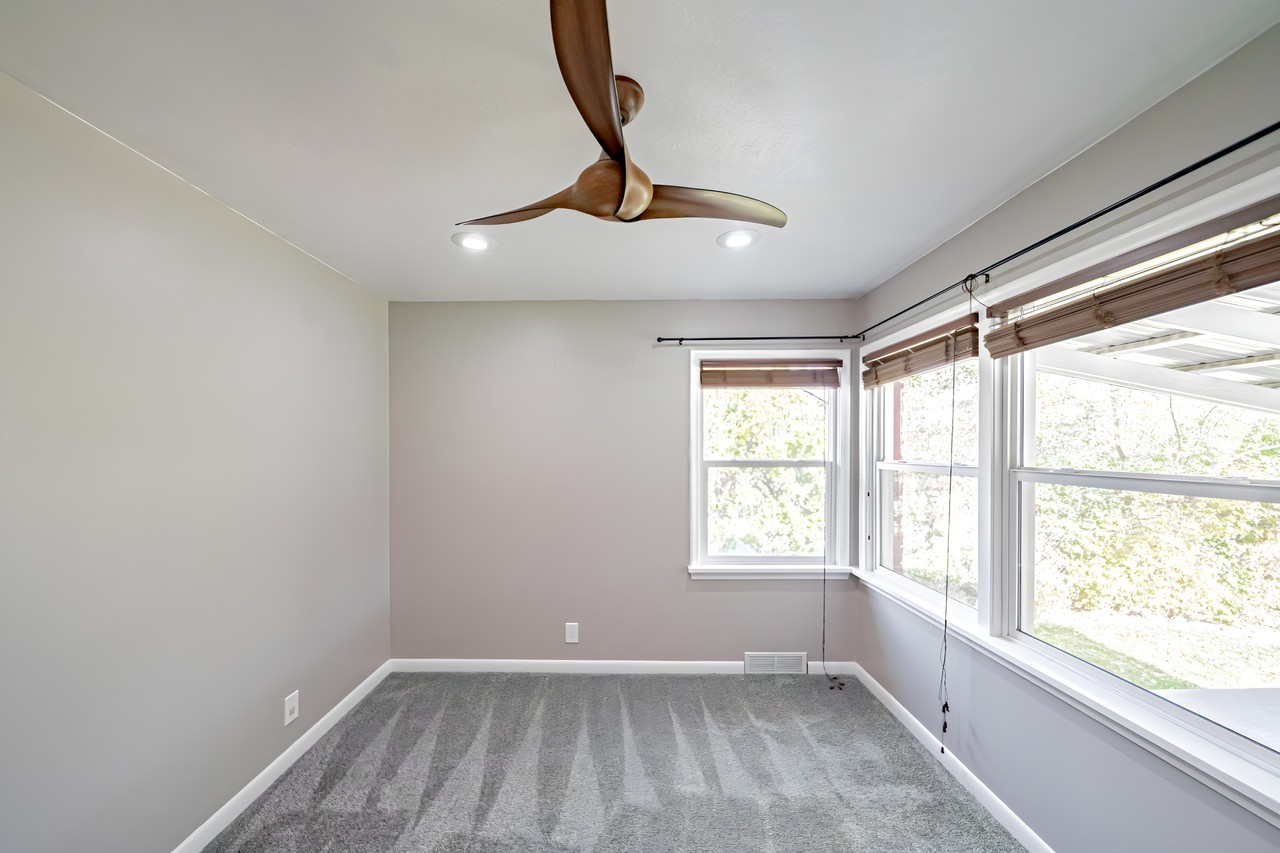321 N Park Ave - Photo 7 of 12