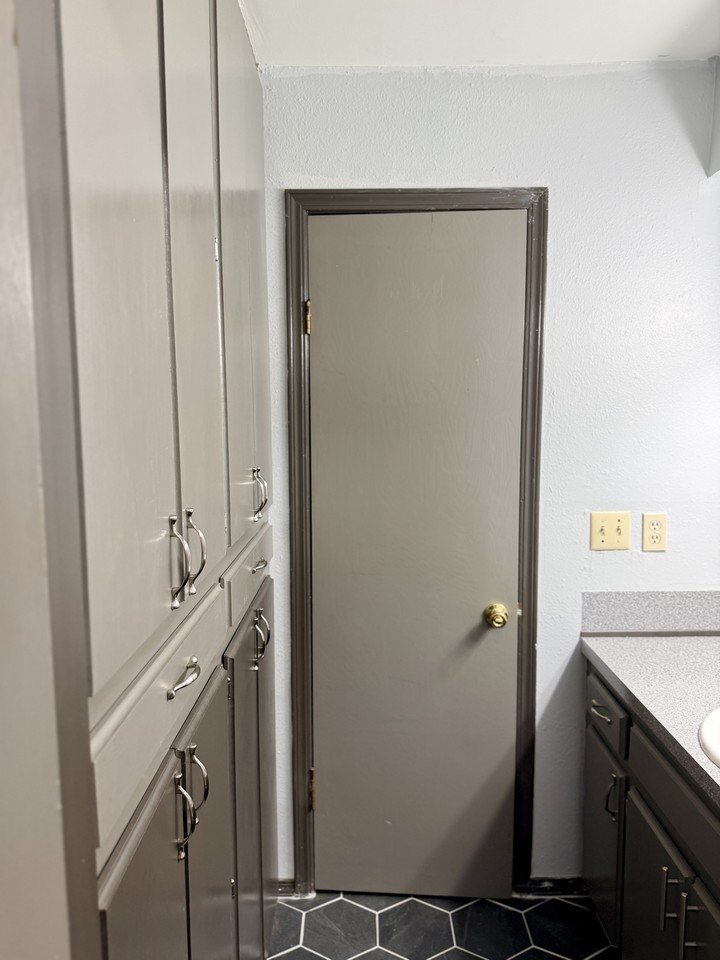 205 W Jefferson St - Photo 3 of 12