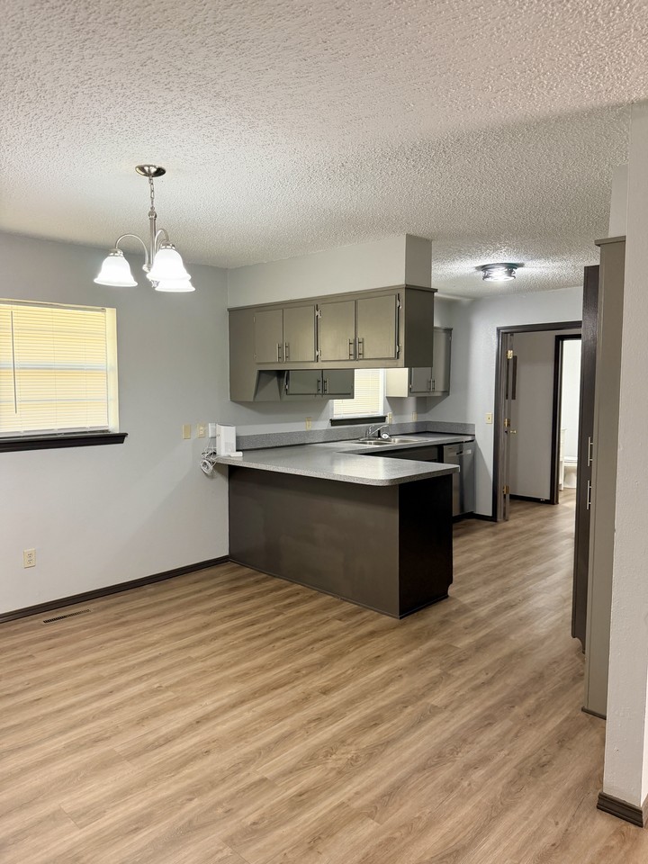 205 W Jefferson St - Photo 4 of 12