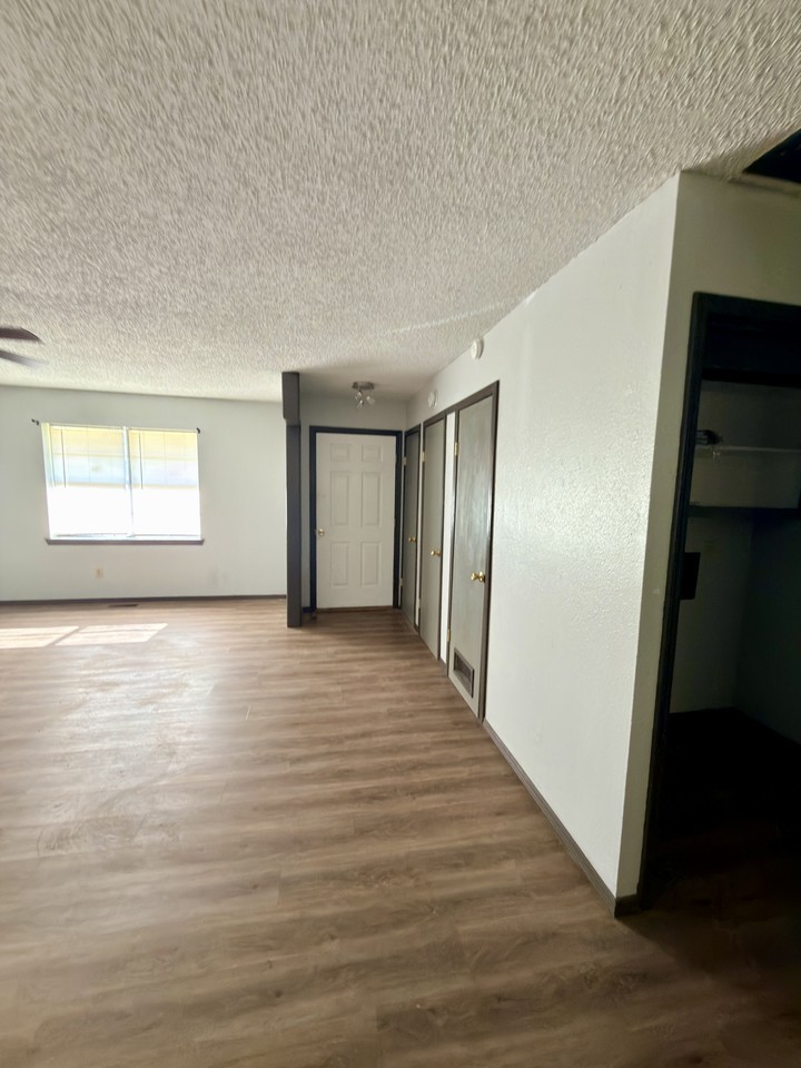 205 W Jefferson St - Photo 7 of 12
